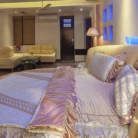 Dewdrop Intercity Hotel Дели Экстерьер фото