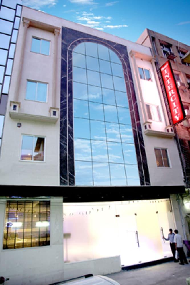 Dewdrop Intercity Hotel Дели Экстерьер фото