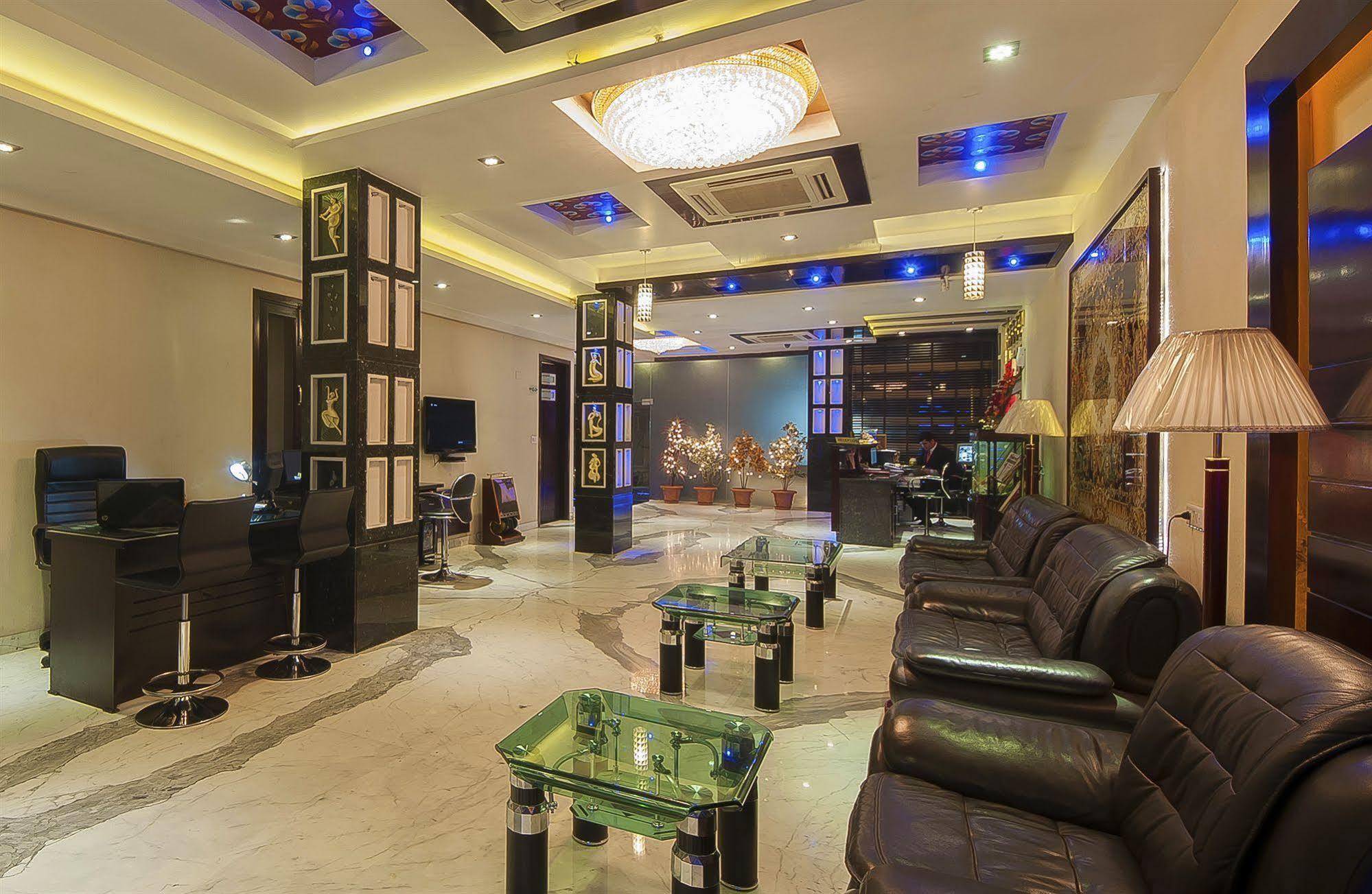 Dewdrop Intercity Hotel Дели Экстерьер фото