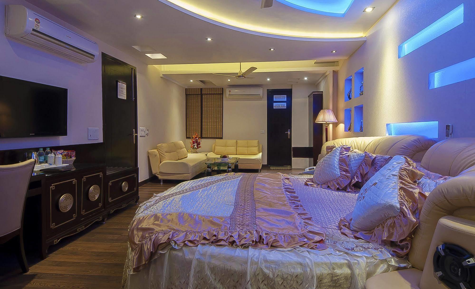 Dewdrop Intercity Hotel Дели Экстерьер фото