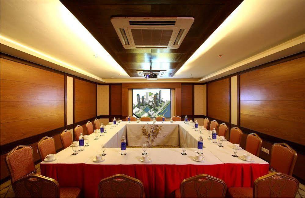 Dewdrop Intercity Hotel Дели Экстерьер фото